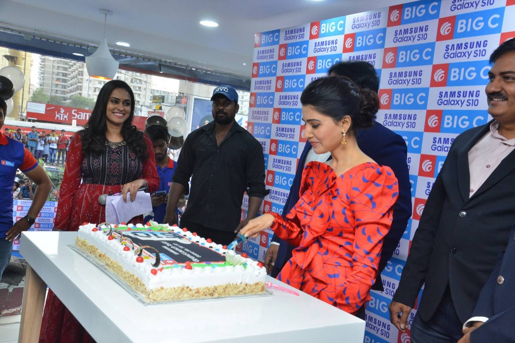 Samantha Launches Samsung S10e Mobile at Big C